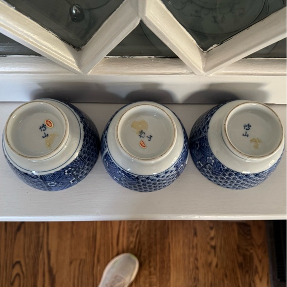 Set of 3 Vintage Antique Japanese Blue Flower Bowls - Picture 4 of 4